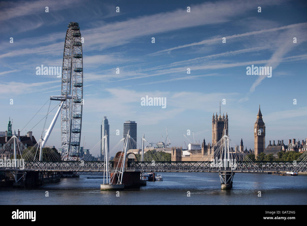 Colpo skyline del centro finanziario di Londra big ben thames Foto Stock