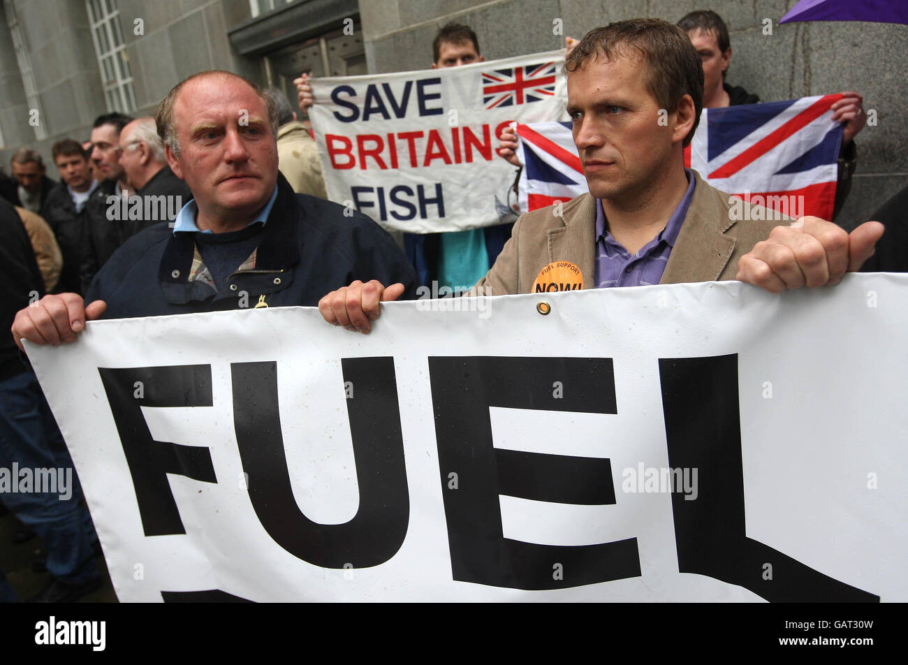 I pescatori del Regno Unito e della Francia protestano contro gli effetti dell'aumento dei prezzi del carburante al di fuori del Dipartimento per l'energia, l'alimentazione e gli affari rurali di Londra. Foto Stock
