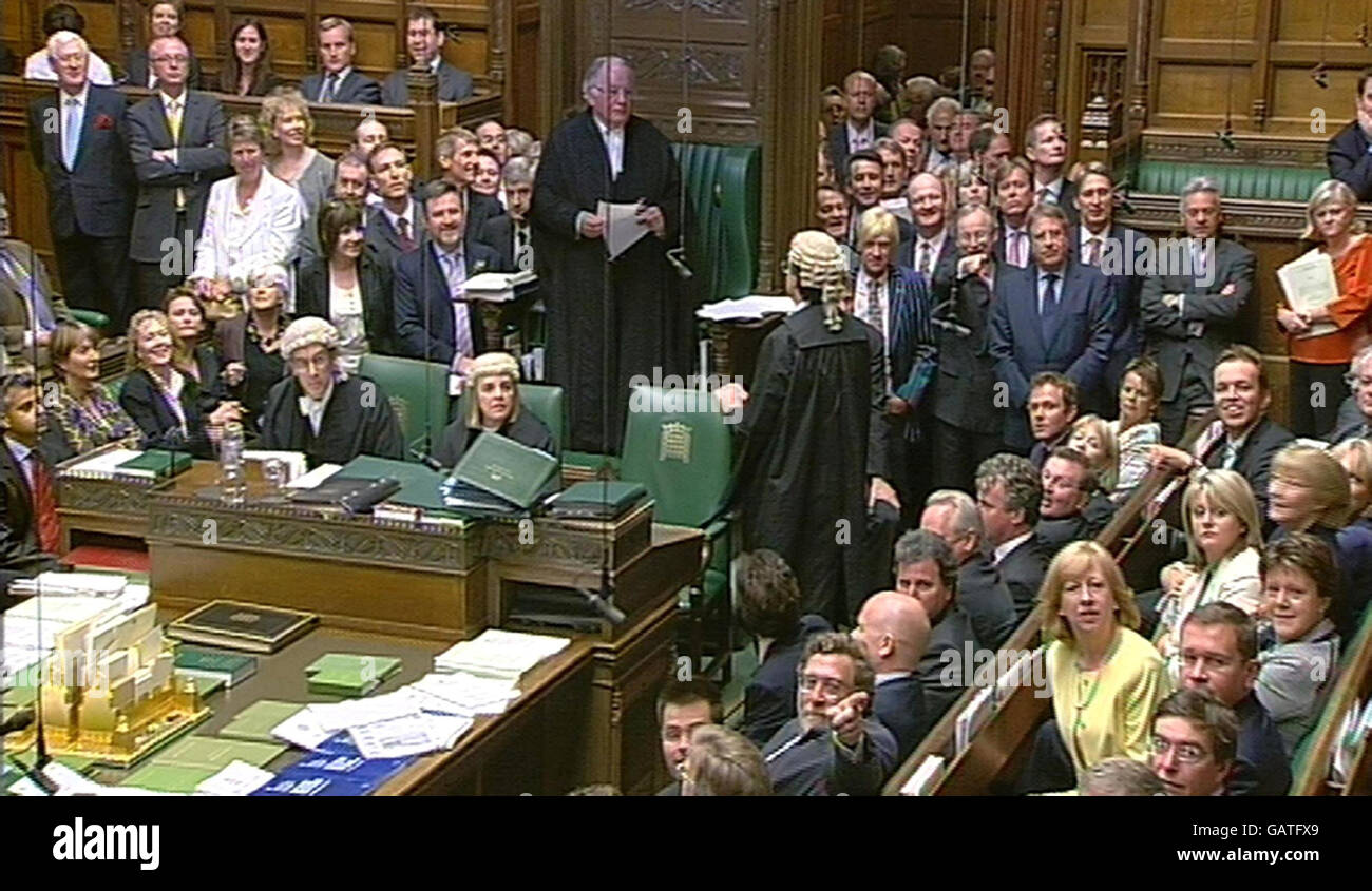 Una visione generale della Camera dei Comuni dopo che i parlamentari hanno votato il disegno di legge del terrore di 42 giorni. Foto Stock