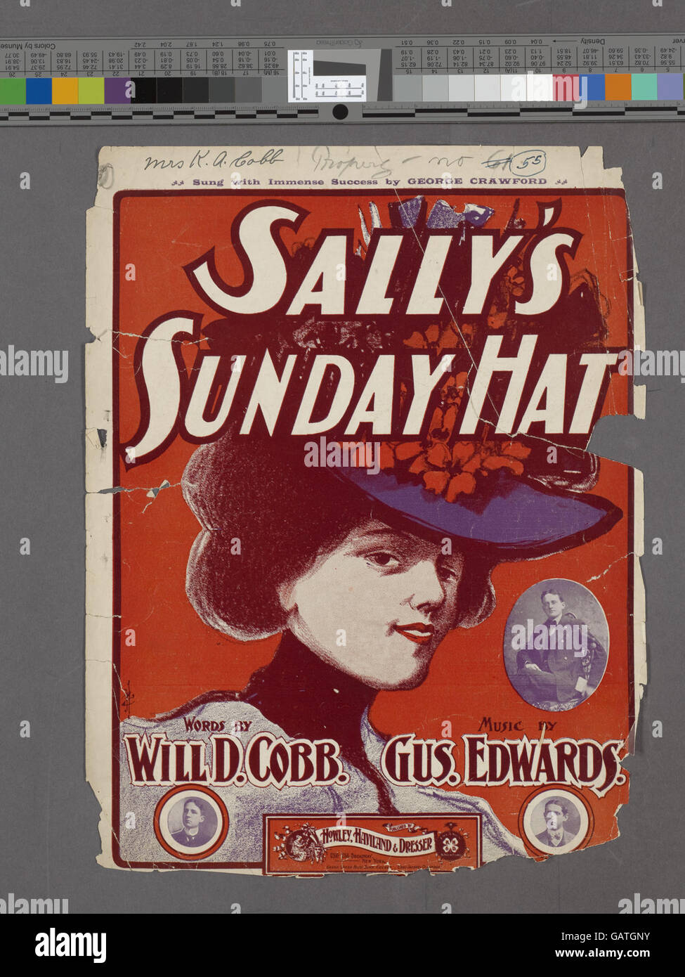 Sally viene fotografata indossando un elegante cappello domenicale in questa fotografia, che mostra il suo senso della moda. L'immagine riflette le tendenze dell'inizio del XX secolo nell'abbigliamento femminile. Foto Stock