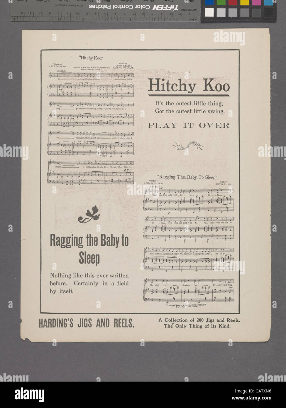 Il pezzo "addormentato nel profondo" illustra un concetto profondo e mitico ispirato all'Ade, l'antico dio greco degli inferi. L'opera d'arte esplora la quiete e il mistero che circonda la morte e l'aldilà. Foto Stock