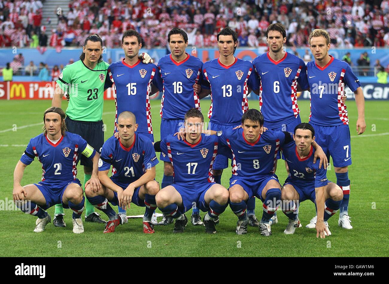 Calcio - Campionato europeo UEFA 2008 - Gruppo B - Polonia / Croazia - Hypo-Arena. Gruppo di squadra ha girato della Croazia prima del calcio d'inizio Foto Stock