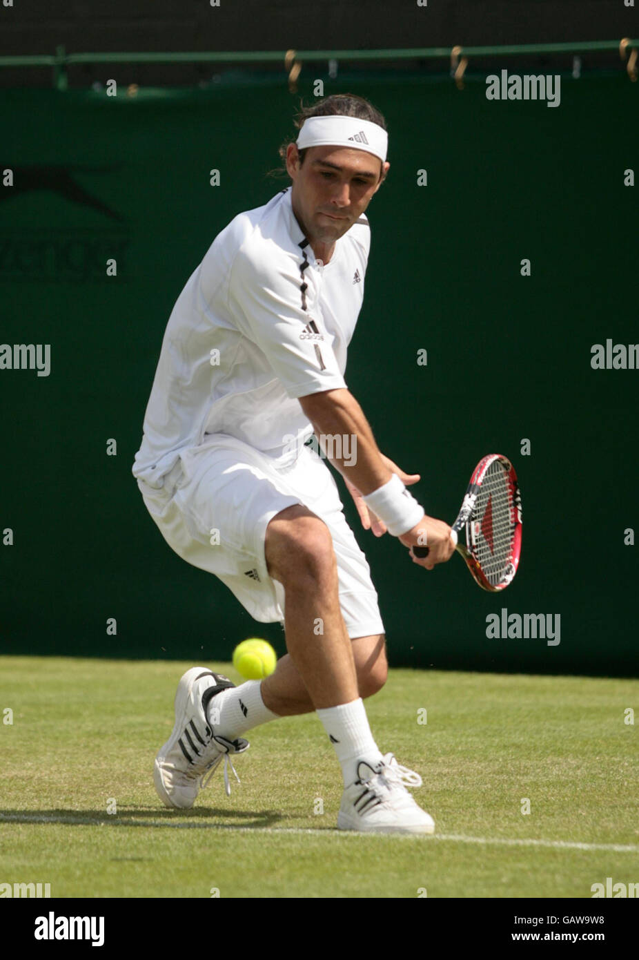 Marcos Bagdatis di Cipro in azione durante i Campionati Wimbledon 2008 presso l'All England Tennis Club di Wimbledon. Foto Stock
