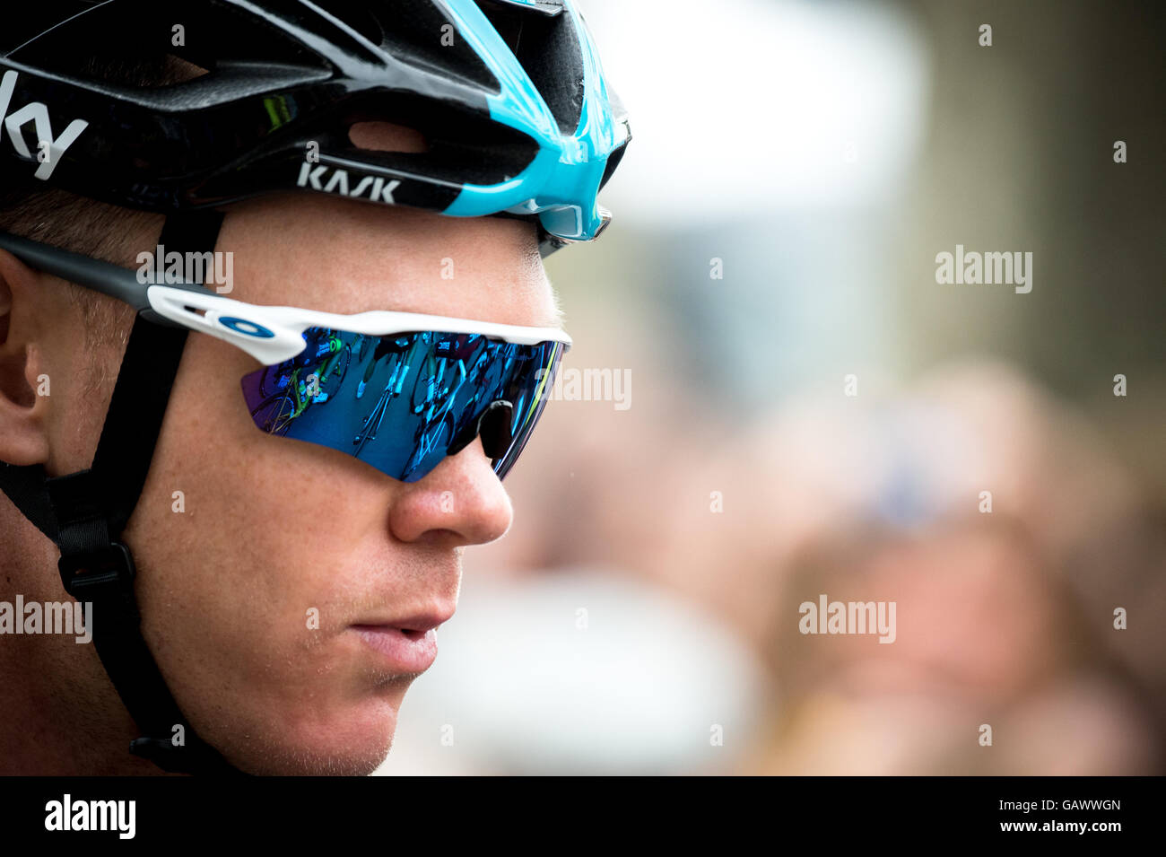 Limoges, Francia. 5 luglio 2016. Tour de France 4° tappa da Saumur a Limoges. Chris Froome si è concentrato all'inizio del palcoscenico. Foto Stock