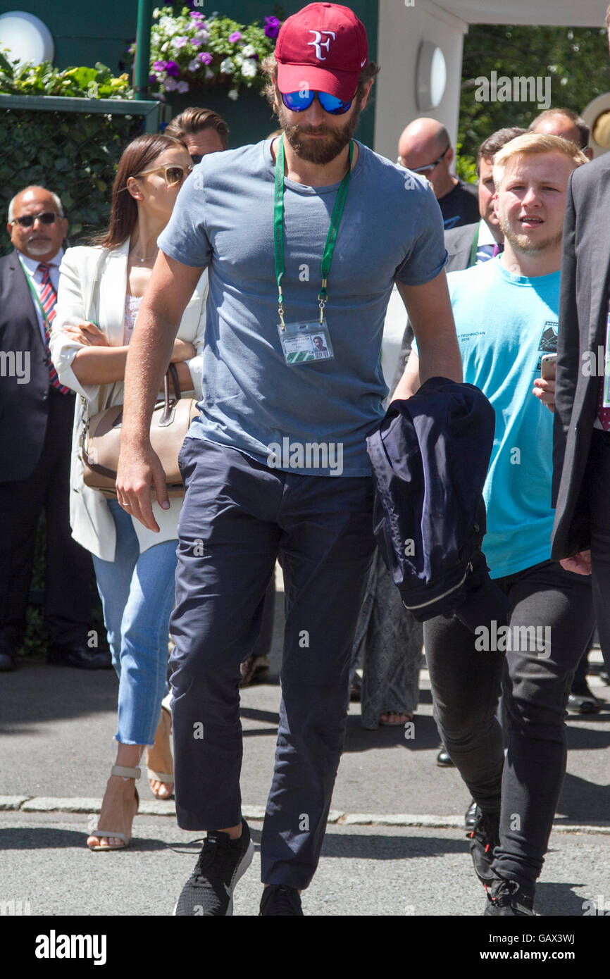 Il torneo di Wimbledon di Londra, Regno Unito. 6 luglio 2016. Attore americano Bradley Cooper arriva il giorno 10 del 2016 Wimbledon Tennis Championships Credito: amer ghazzal/Alamy Live News Foto Stock