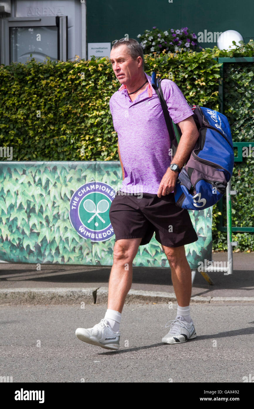 Il torneo di Wimbledon di Londra, Regno Unito. 6 luglio 2016. Ivan Lendl che allena ex campione di Wimbledon Andy Murray arriva il giorno 10 del 2016 Wimbledon Tennis Championships Credito: amer ghazzal/Alamy Live News Foto Stock