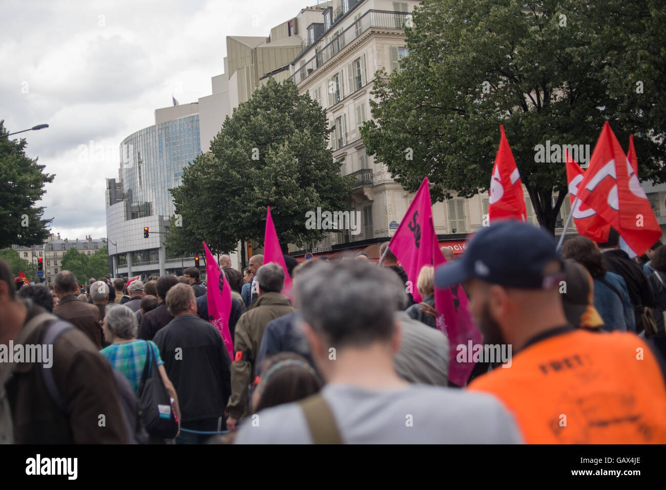 Parigi, Francia. 05 Luglio, 2016. 05/07/2016 - Francia/Ile-de-France/Parigi - Manifestazione contre la loi Travail (El Khomri) a Parigi le Jour de son retour a l'assemblea nazionale, contre l'utilisation du 49.3 Gerard Cambon/Le Pictorium protestare ancora il diritto di lavoro a Parigi - 05/07/2016 - Francia/Ile-de-France (regione)/Parigi - protestare ancora il diritto di lavoro a Parigi il giorno la aw è tornato al parlamento francese. - Gerard Cambon/Le Pictorium Credit: Christian Sauvan-Magnet/Alamy Live News Foto Stock