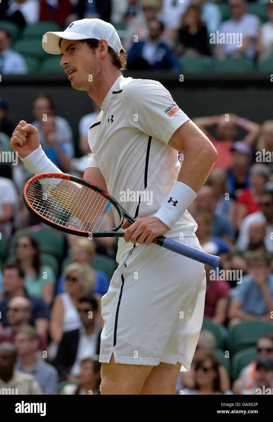 Londra, Regno Unito. 6 Luglio, 2016. AELTC i campionati di tennis a Wimbledon Londra UK Andy Murray GBR Vs Jo-Wilfred Tsonga FRA Murray in azione durante il match Credito: Leo Mason/Alamy Live News Foto Stock