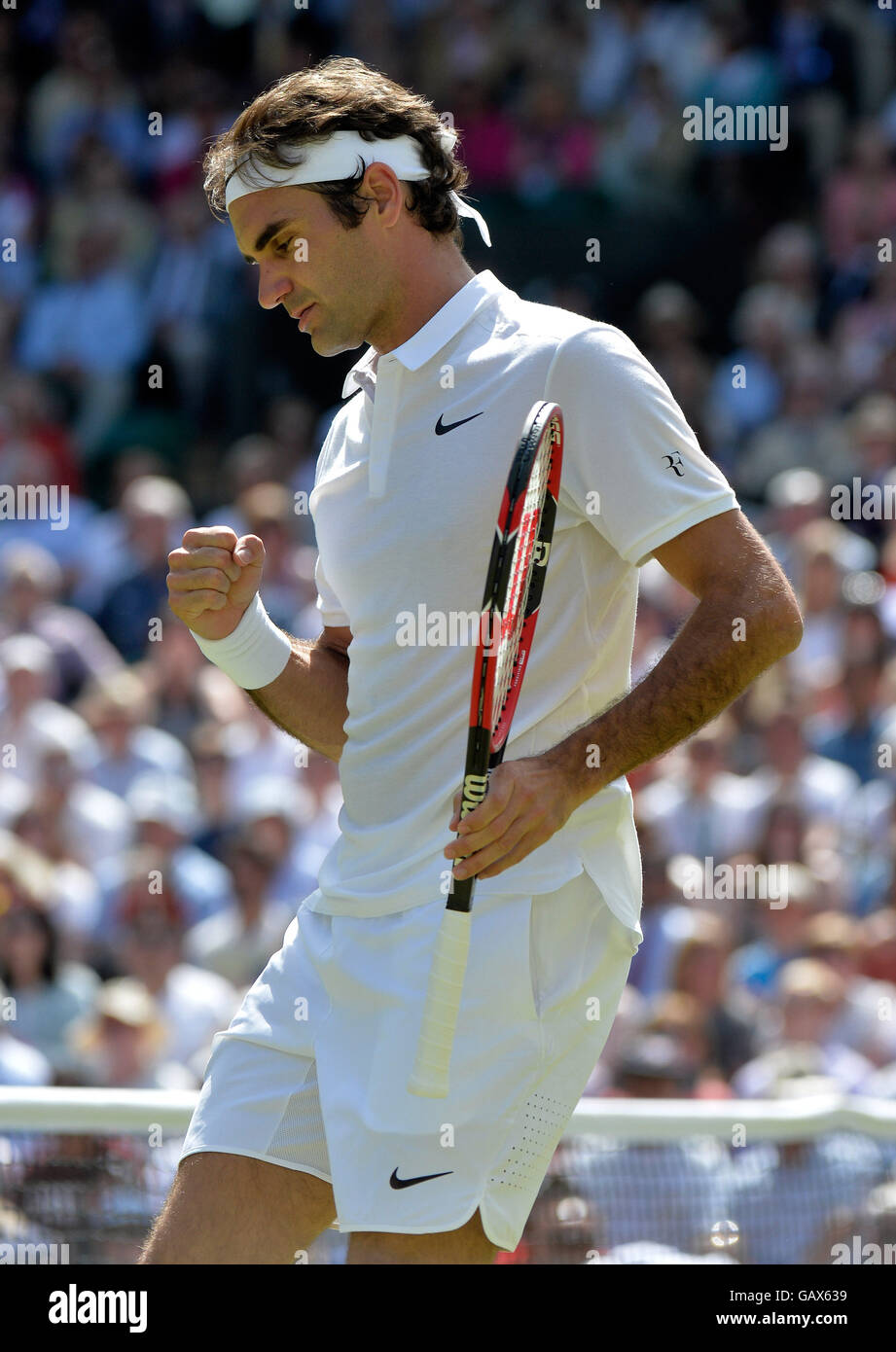 Londra, Regno Unito. 6 Luglio, 2016. AELTC i campionati di tennis a Wimbledon Londra UK Roger Federer sui Vs Marin Celiic CRO Federer in azione durante il match che ha vinto il credito: Leo Mason/Alamy Live News Foto Stock