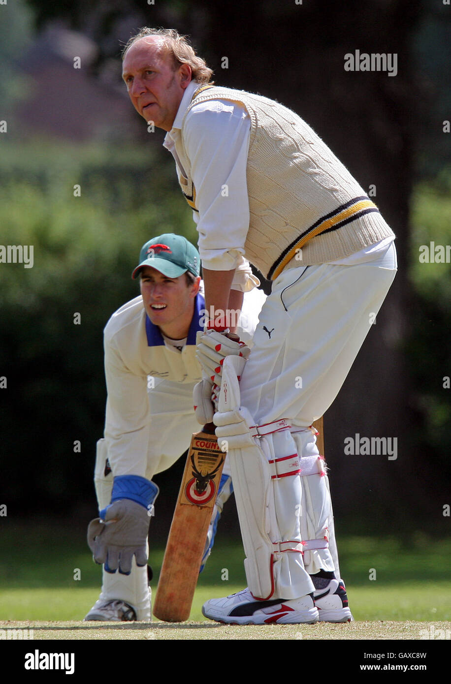 Visconte Daventry durante una partita di beneficenza tra il Duca di Rutland XI e il Sir Richard Hadlee XI, al Belvoir Cricket Club. Foto Stock