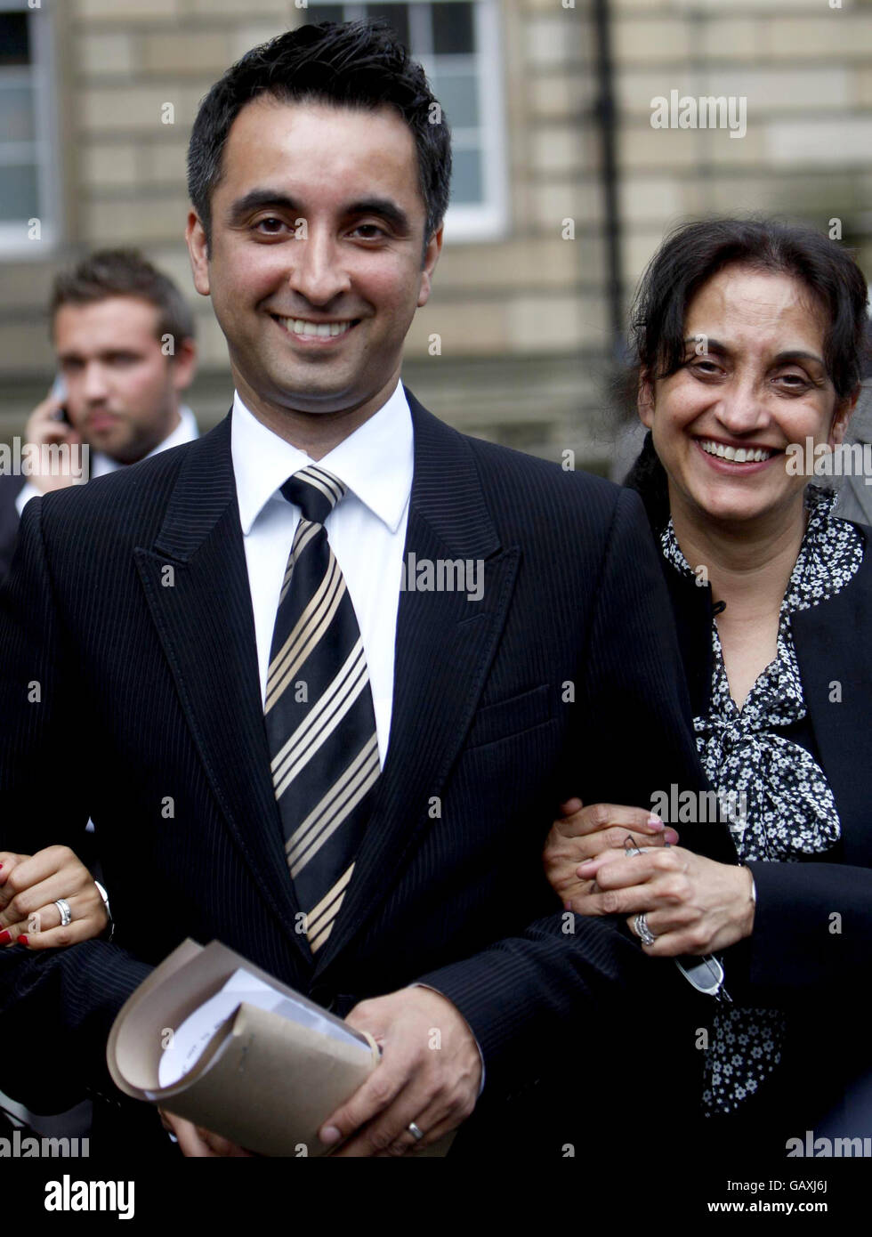 Aamer Anwar, avvocato di alto profilo per i diritti umani, lascia la High Court di Edimburgo dopo essere stato liberato da un disprezzo dell'accusa di tribunale. Foto Stock