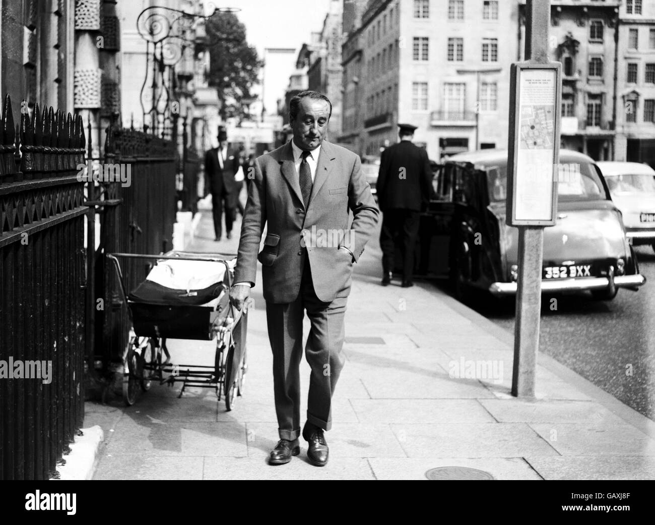 Corse ippiche. Allenatore Francois Mathet vincitore di Derby Foto Stock