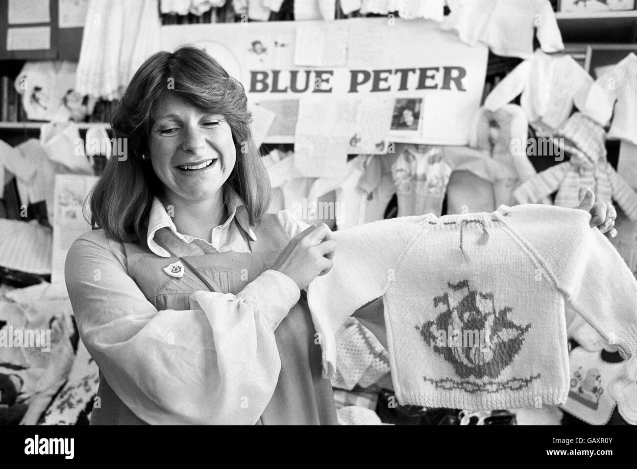 Tina Heath, presentatore Blue Peter della BBC-TV, 21, che è quello di dire uno speciale 'grazie' agli spettatori di domani che l'hanno inondati con regali per il bambino che si aspetta a settembre. Foto Stock