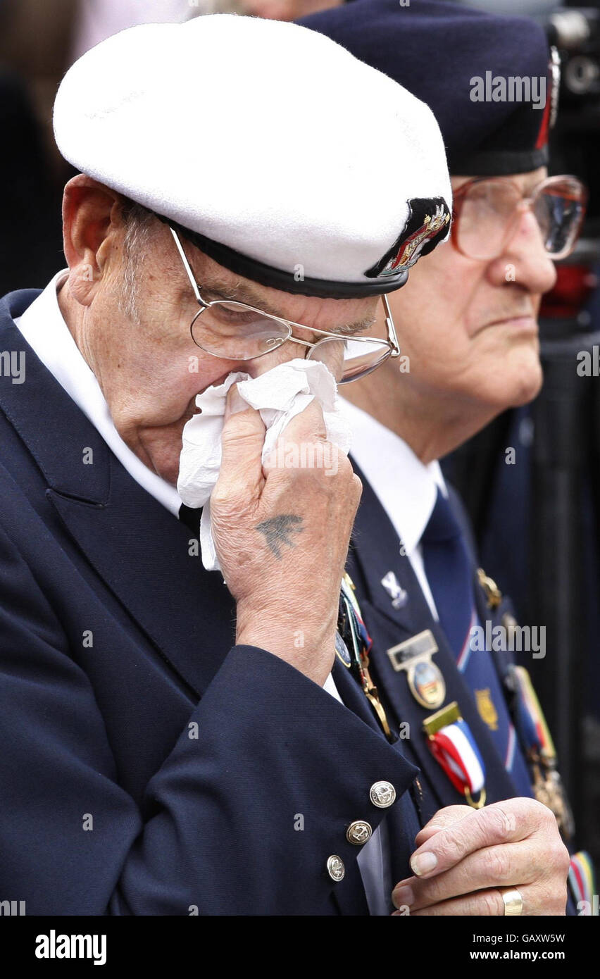 I veterani prendono parte ad una parata di Veterans Day nella George Square di Glasgow. Foto Stock
