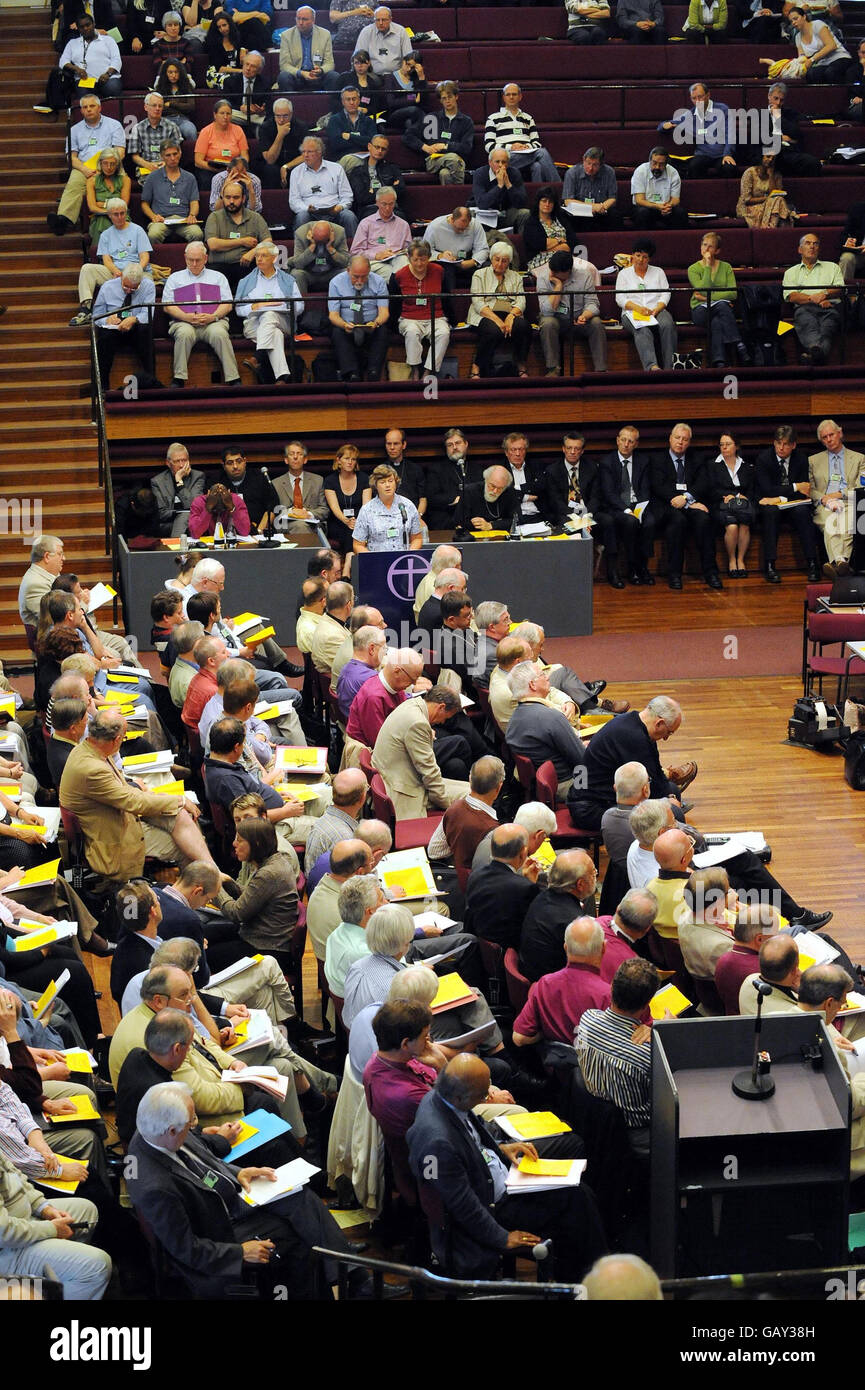 Una visione generale durante il dibattito sulle Vescovi delle Donne, che si svolge oggi al Sinodo Generale in Aula Centrale, Università di York. Foto Stock