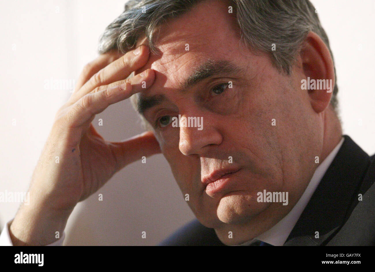 Il primo ministro Gordon Brown al vertice governativo sull'economia a basse emissioni di carbonio, al Tate Modern di Londra. Foto Stock