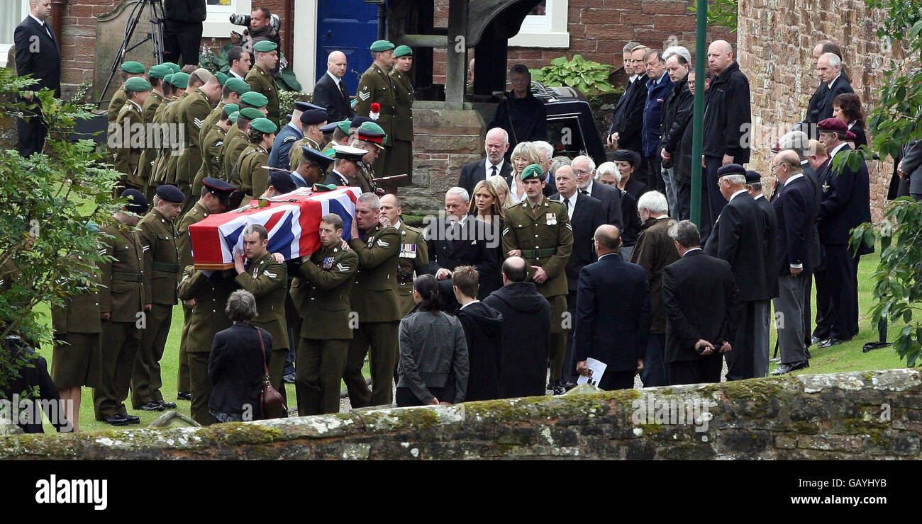 I funerali del caporale Sarah Bryant, 26 si svolgono oggi nella Chiesa della Santissima Trinità, a Wetheral, vicino a Carlisle, Cumbria. Foto Stock