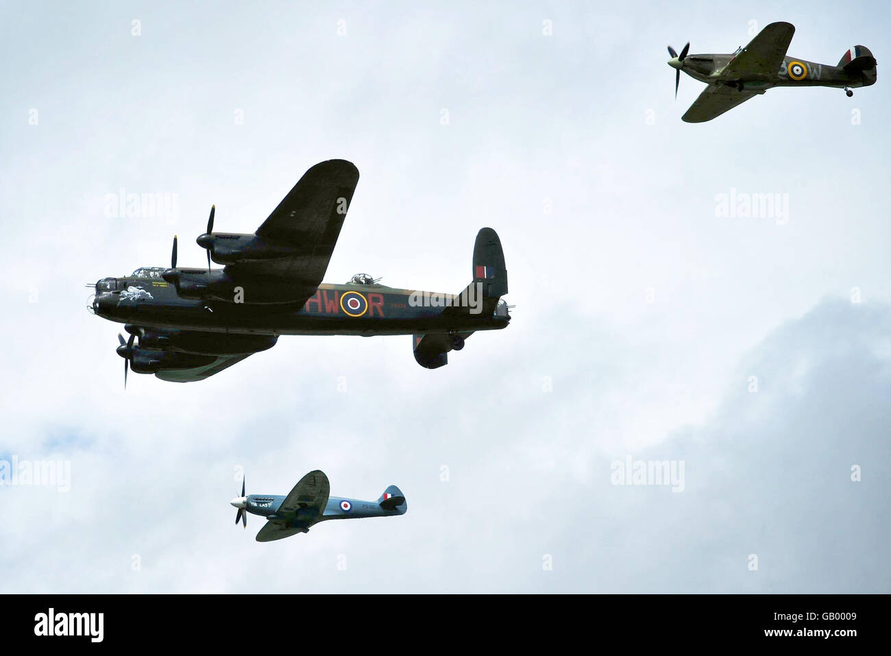 Il volo commemorativo della Battaglia di Gran Bretagna si unirà al flypassato a RAF Fairford per l'apertura del Royal International Air Tattoo. Foto Stock