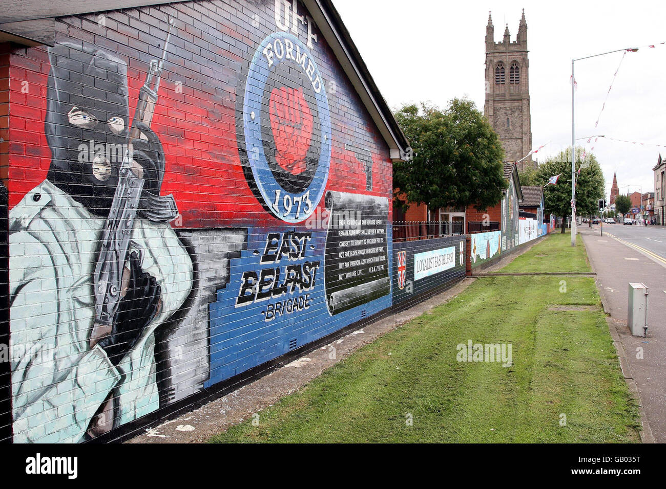 Una visione generica di un murale dei Loyalist dei combattenti per la libertà di Ulster su un muro a Belfast Est, Irlanda del Nord. Foto Stock