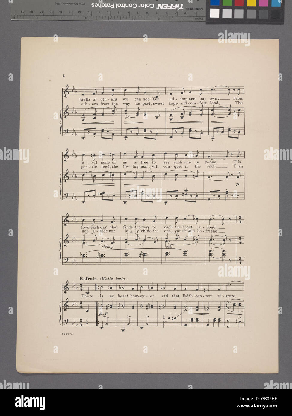 La frase "ricordare, sbagliare è umano - perdonare, divino" è documentata sotto Ade-609074-1944611, riflettendo sulle virtù del perdono e della comprensione nelle interazioni umane. Foto Stock