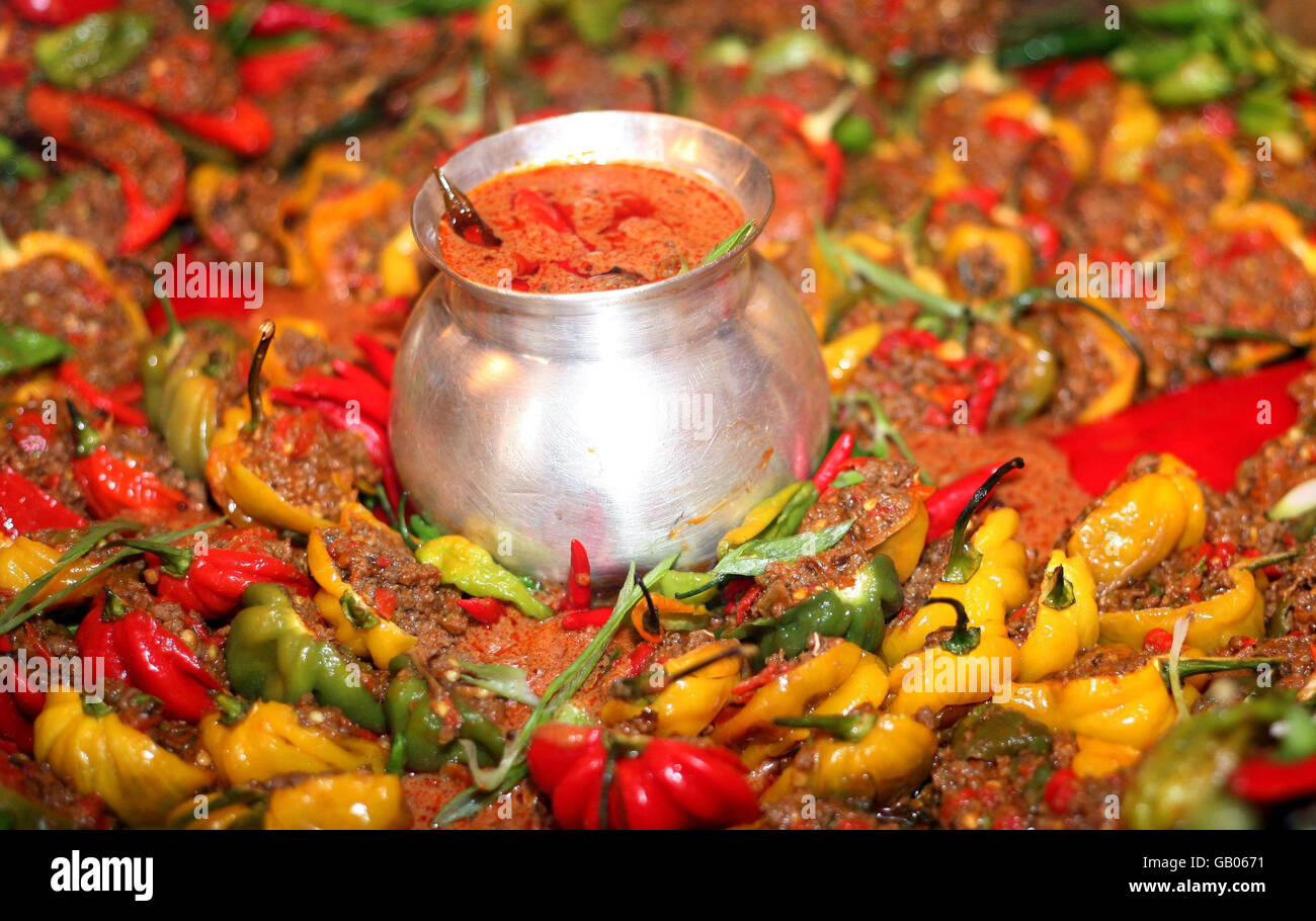 Il "Bollywood Burner", un tentativo di creare il curry più caldo del mondo, creato da Vivek Singh, chef esecutivo del Cinnamon Club di Londra. Foto Stock