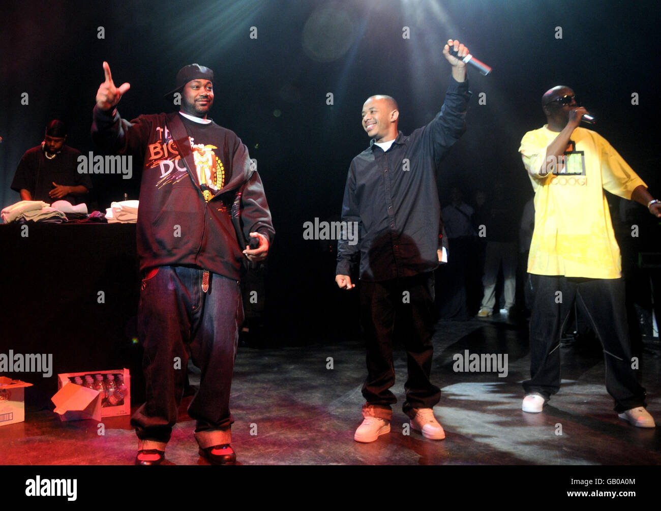 SENZA MERCHANDISING. Il clan Wu-Tang si esibirà in concerto al Shepherd's Bush Empire di Londra. Foto Stock