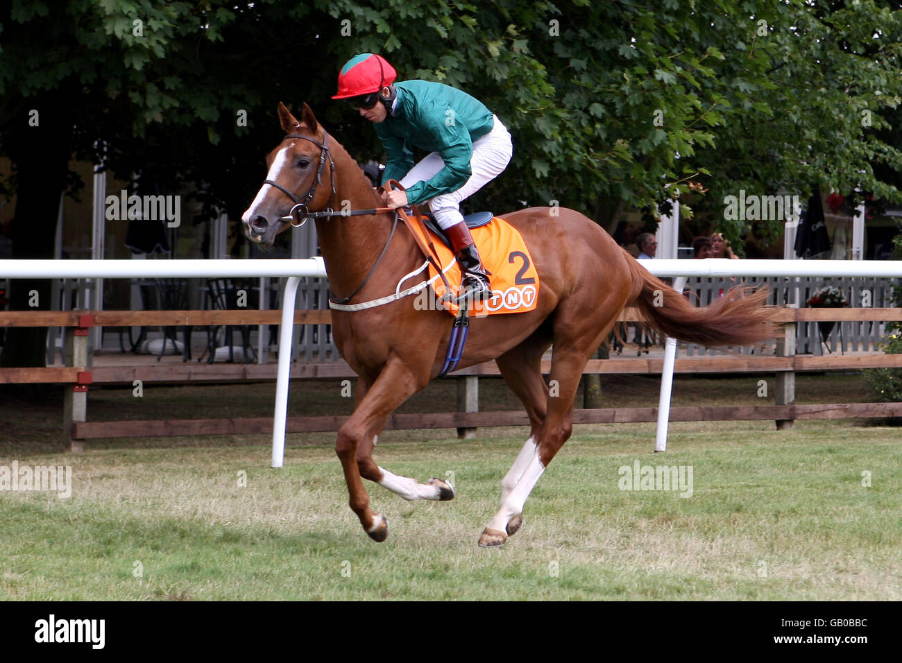 Corse di cavalli - Ritz Club Festival di luglio 2008 - Lanson Ladies Day - Newmarket. Sforzo guidato da Kerrin McEvoy durante il TNT luglio Stakes Foto Stock