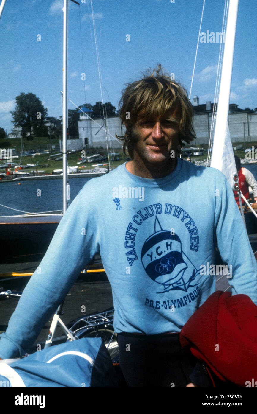 Rodney Pattisson, che insieme a Julian Brooke Houghton ha vinto la medaglia d'argento per la Gran Bretagna nella categoria Flying Dutchman degli eventi di yachting Foto Stock