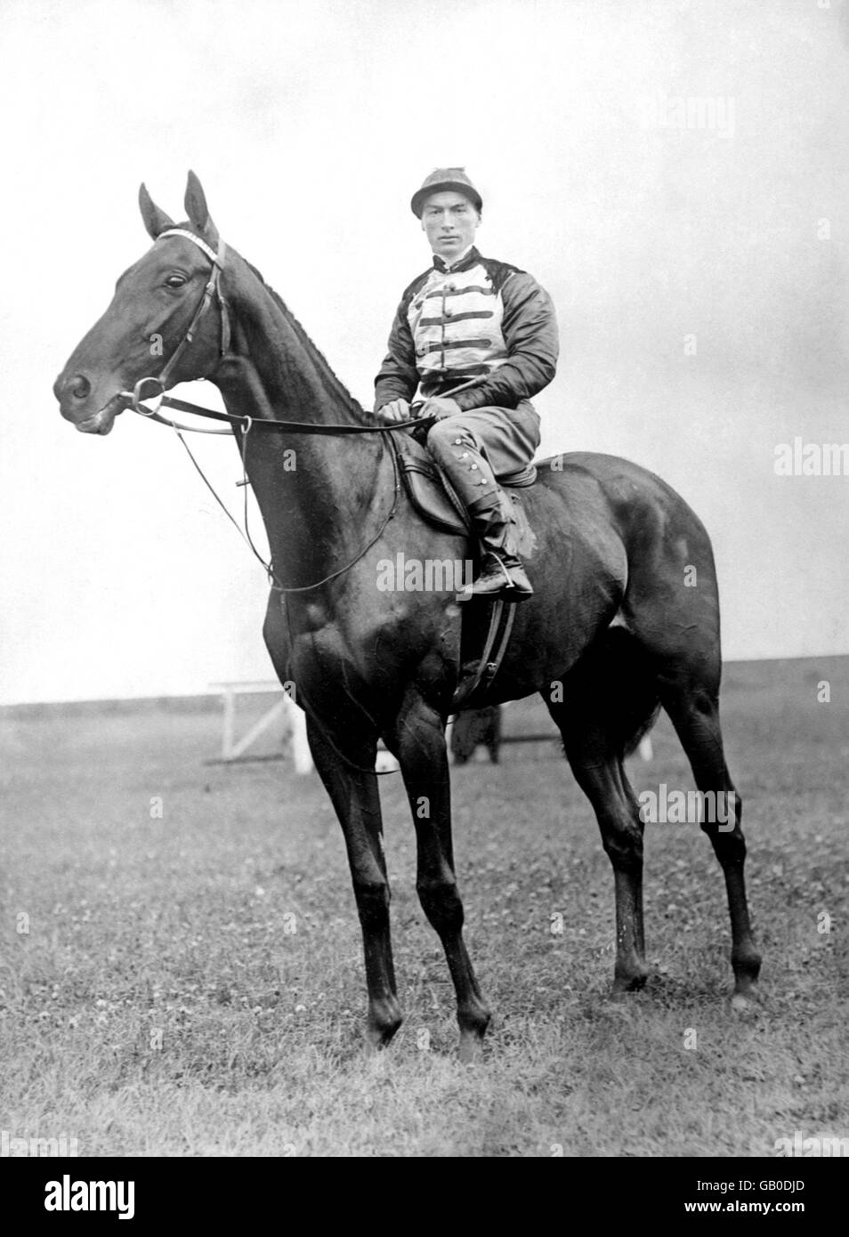 Corse ippiche, Gay Crusader, 1917. Il vincitore del Derby Gay Crusader, Steve Donoghue up Foto Stock