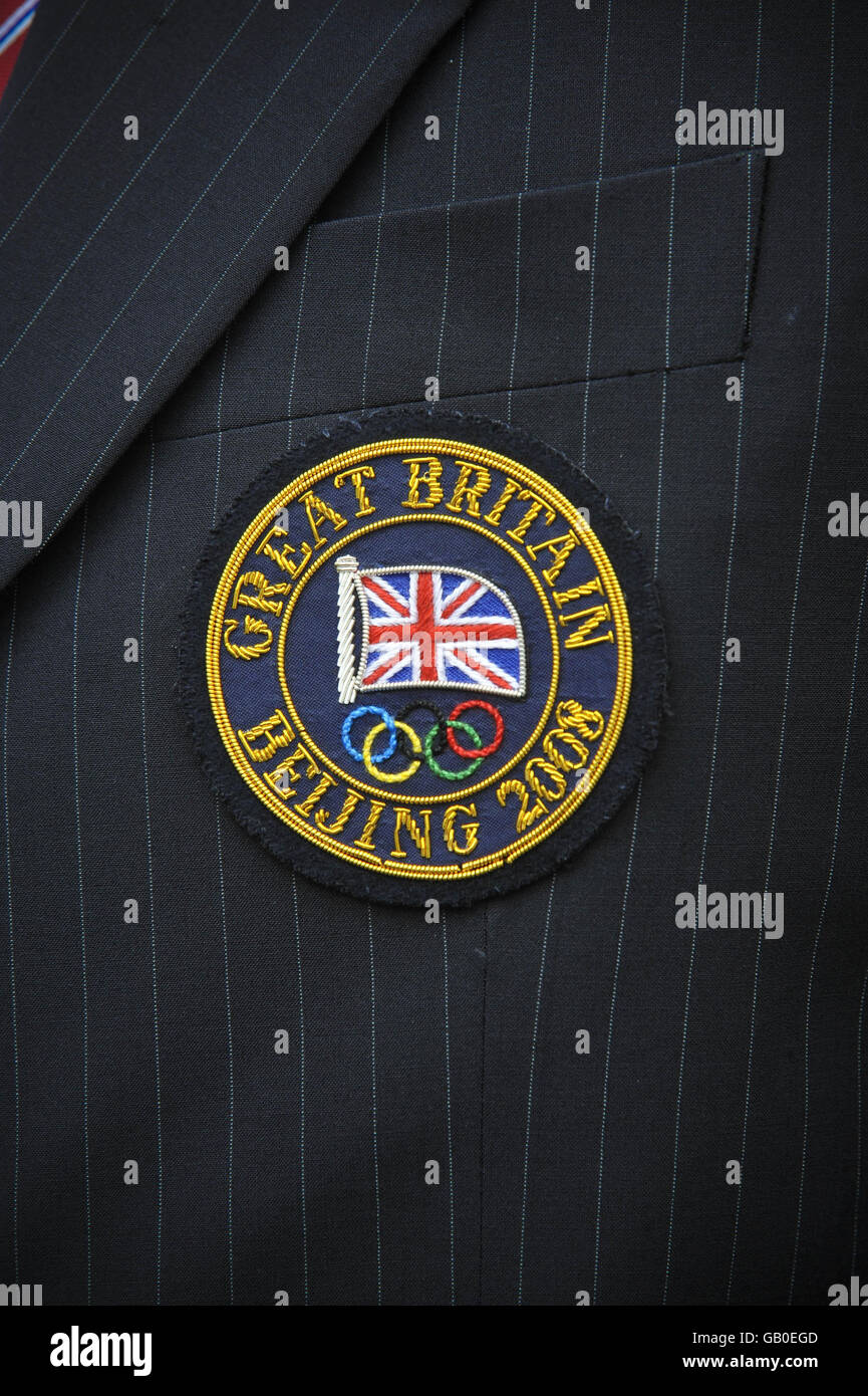 Un badge blazer della Gran Bretagna Pechino 2008 indossato da un membro della squadra equestre Paralimpica GB di Pechino 2008 all'Hartpury College, vicino a Gloucester, prima di partire per le partite. Foto Stock