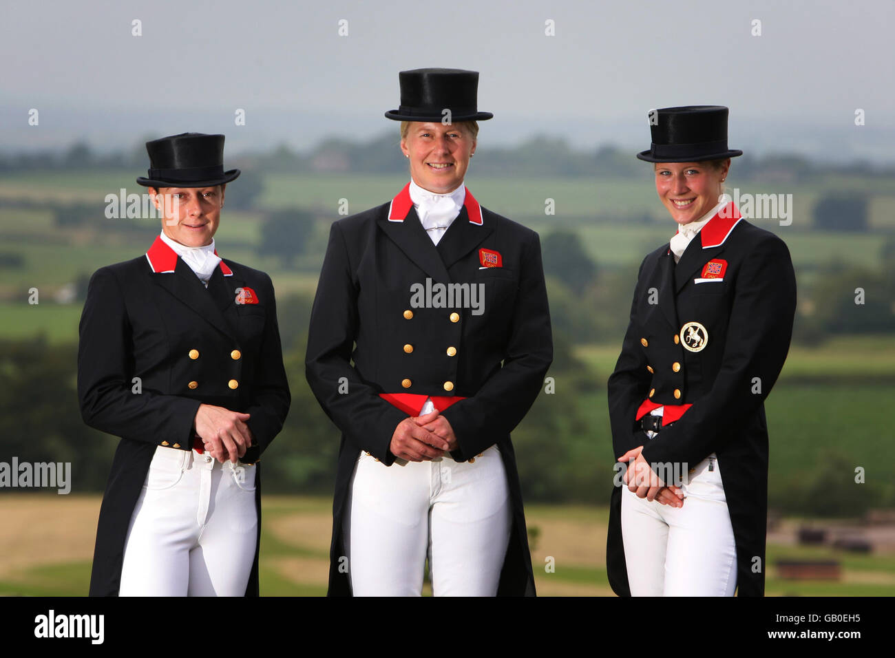 Emma Hindle, Jane Gregory e Laura Bechtolsheimer durante il Team GB Olympic Media Day a Hartpury House, Gloucestershire. Foto Stock