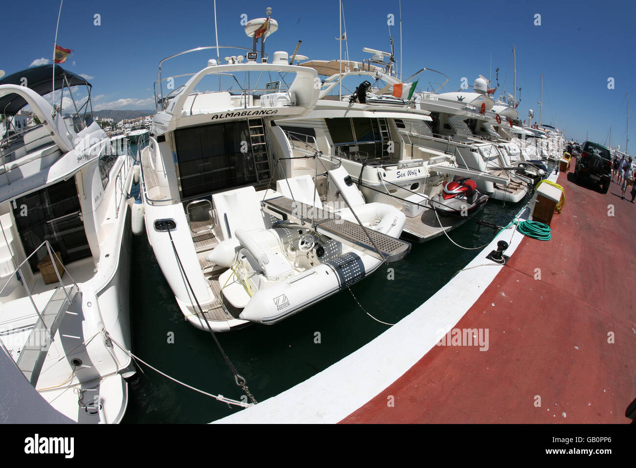 Spagna stock. Super yacht a Puerto Banus. Foto Stock