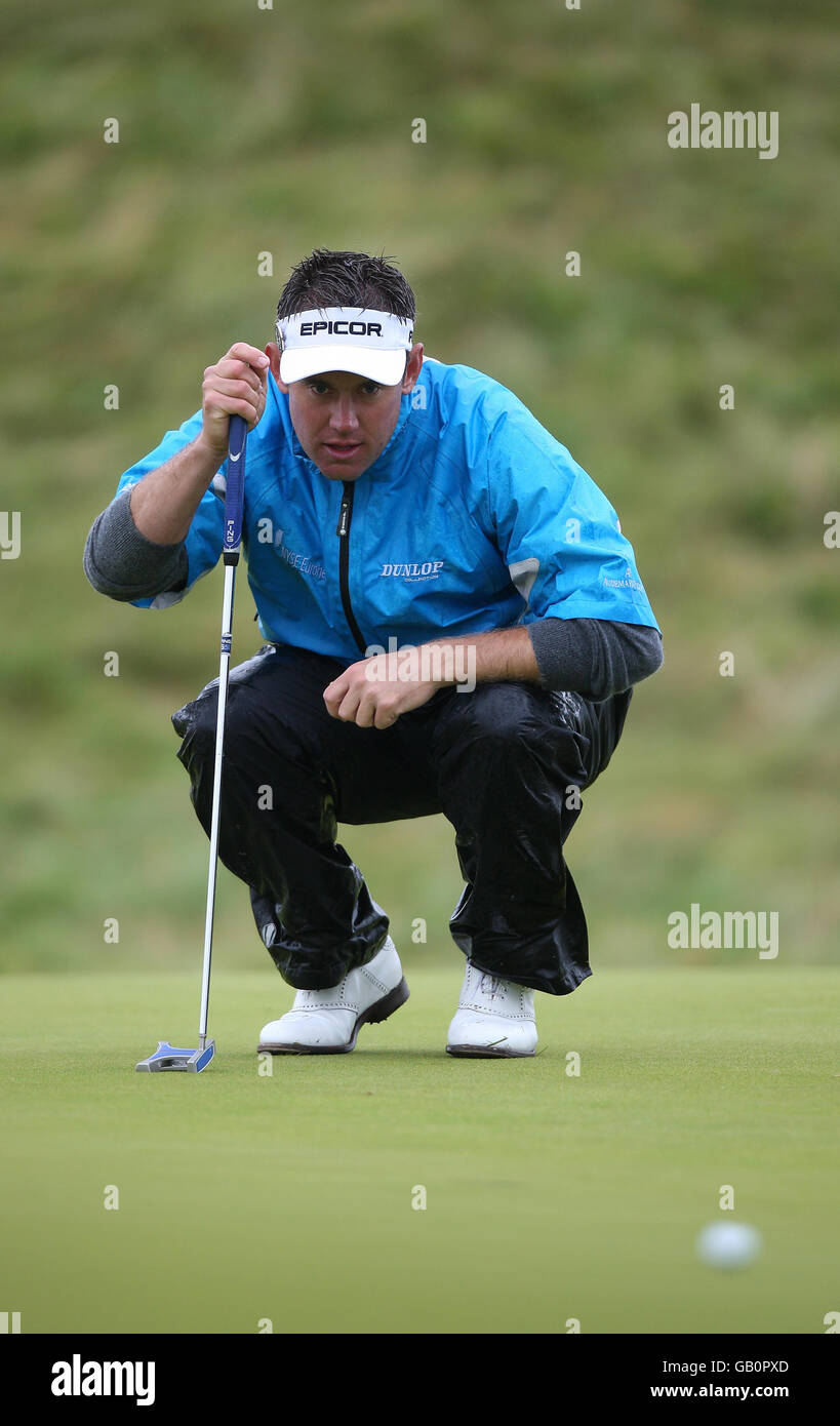 Lee Westwood in Inghilterra sul 9° verde durante il primo round dell'Open Championship al Royal Birkdale Golf Club, Southport. Foto Stock