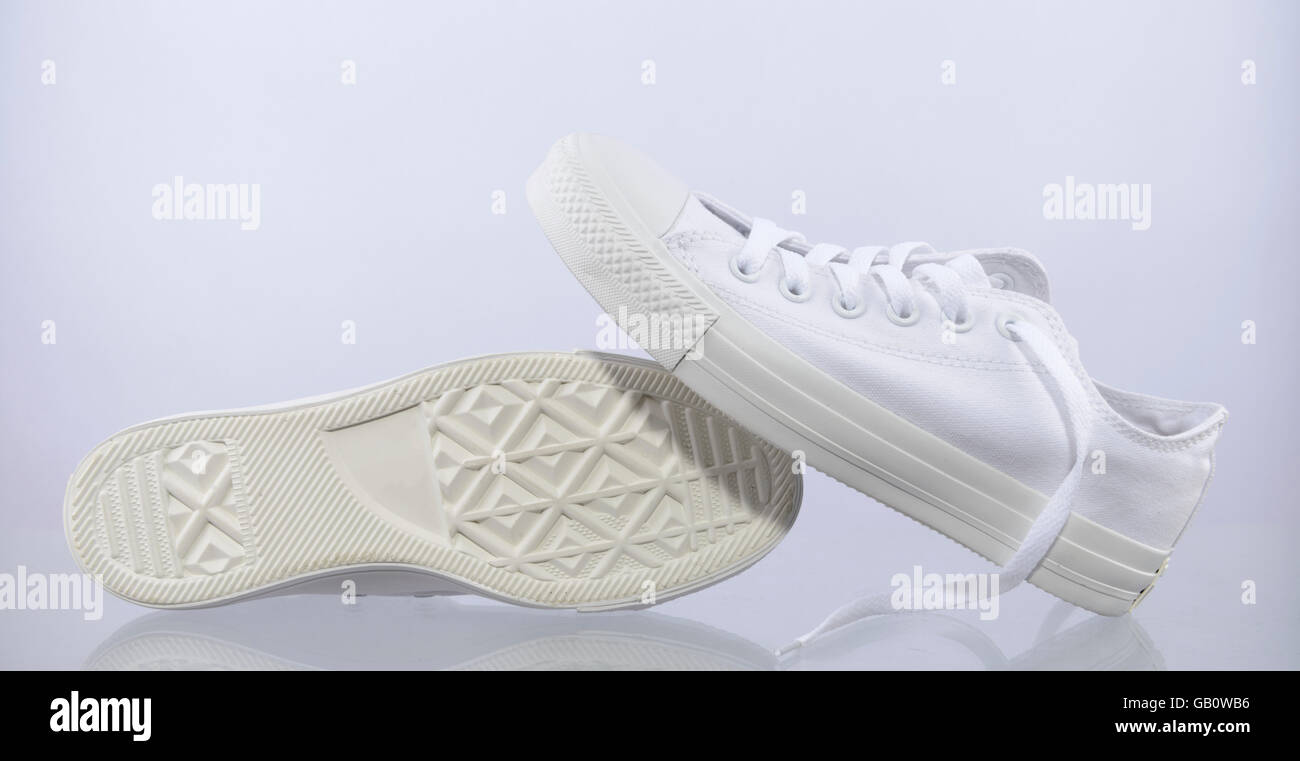 Coppia di panno bianco scarpe Foto Stock