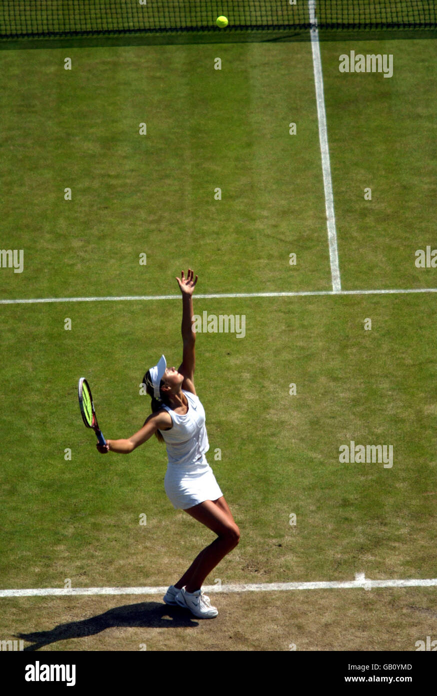 Maria Sharapova serve a vincere contro Jelena Dokic Foto Stock