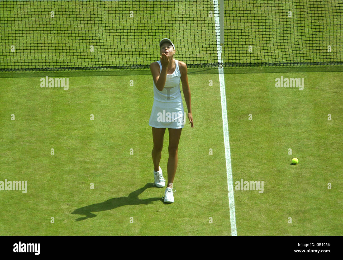 Tennis - Wimbledon 2003 - Le donne della terza tornata - Maria Sharapova v Jelena Dokic Foto Stock