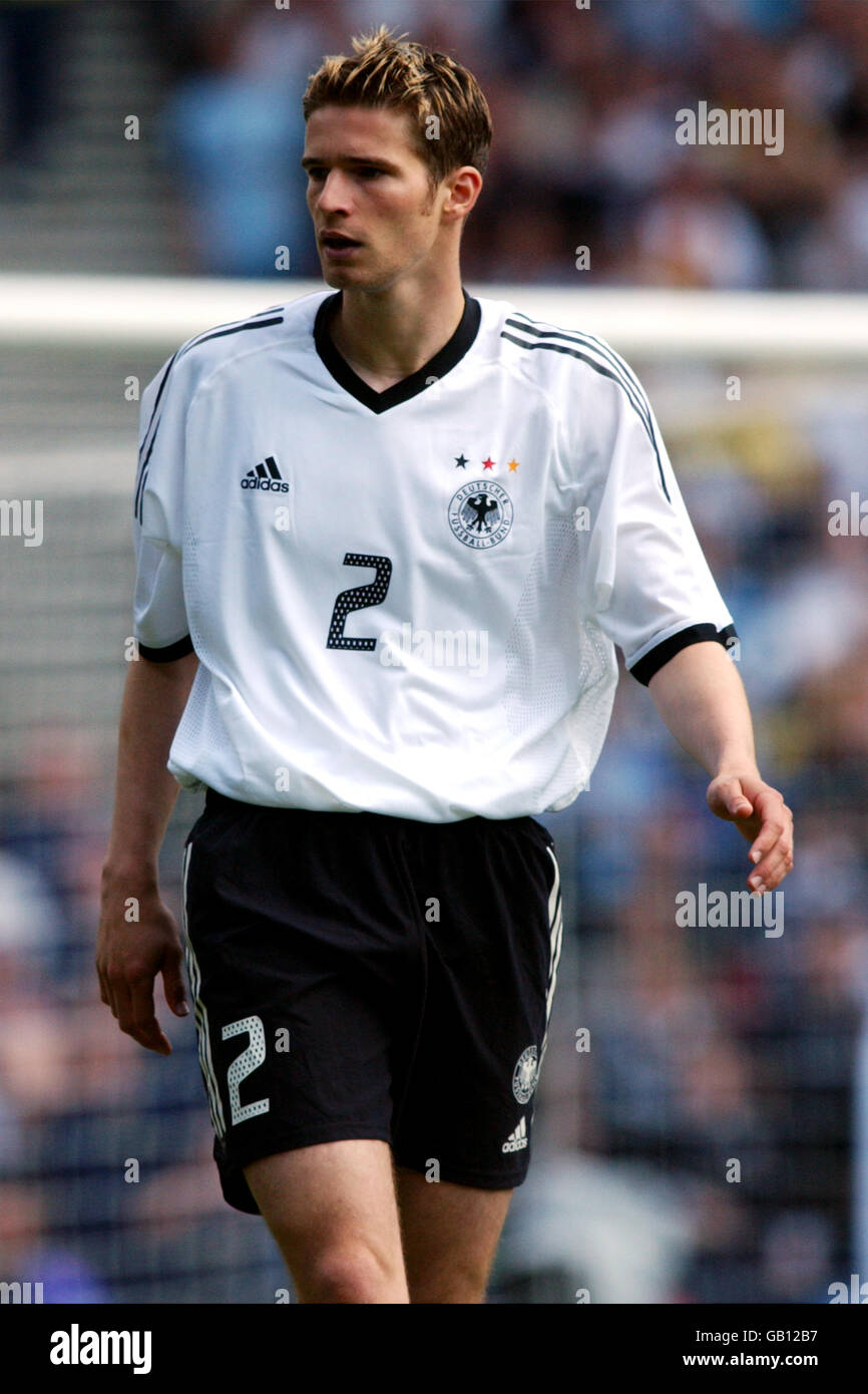 Calcio - Campionati europei 2004 Qualifiche - Gruppo cinque - Scozia / Germania. Arne Friedrich, Germania Foto Stock