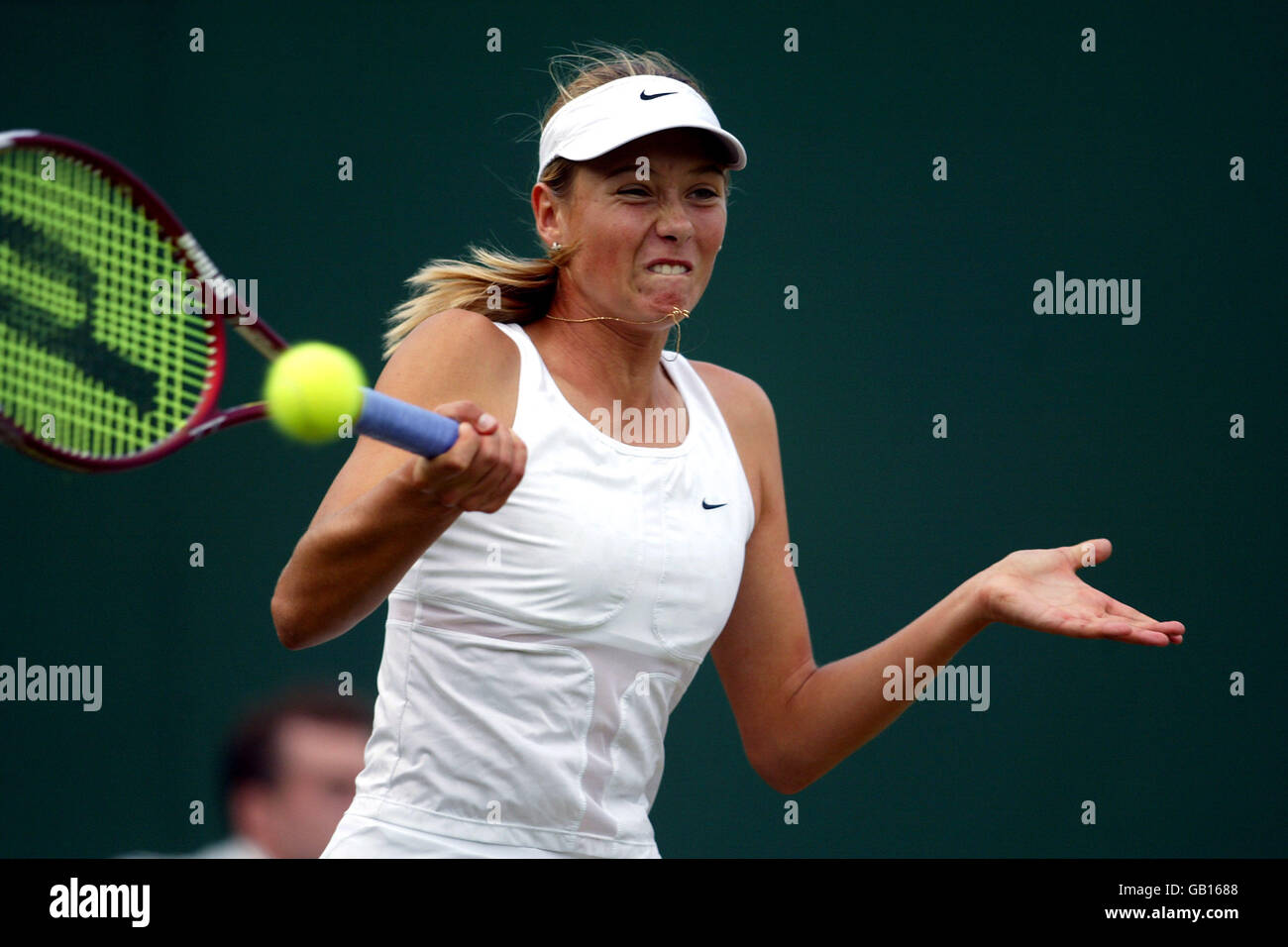 Tennis - Wimbledon 2003 - Le donne della seconda tornata - Maria Sharapova v Elena BOVINA Foto Stock