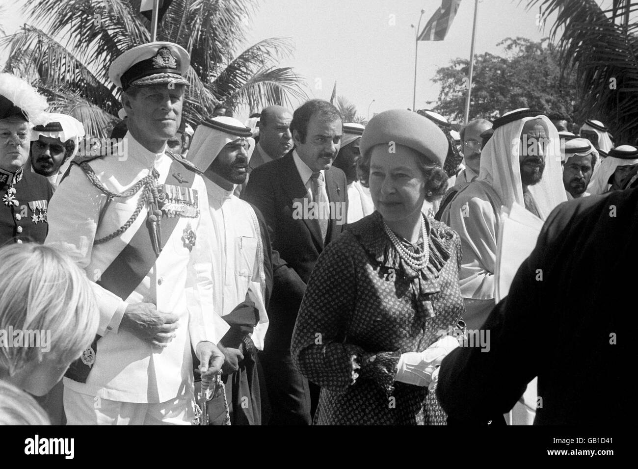 La Regina e il Duca di Edimburgo durante il loro tour ad Abu Dhabi. Foto Stock