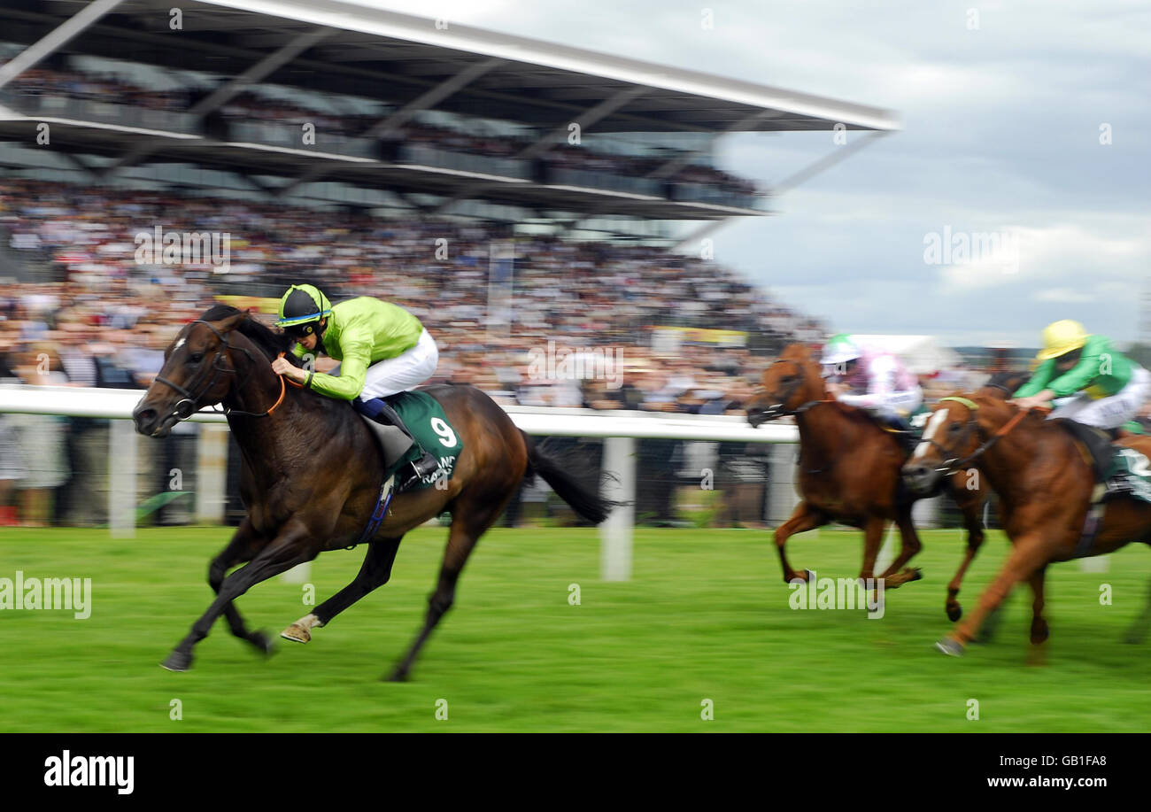 Intrepid Jack ridden George Baker vince la Uplands Racing Hackwood Stakes all'ippodromo di Newbury. Foto Stock