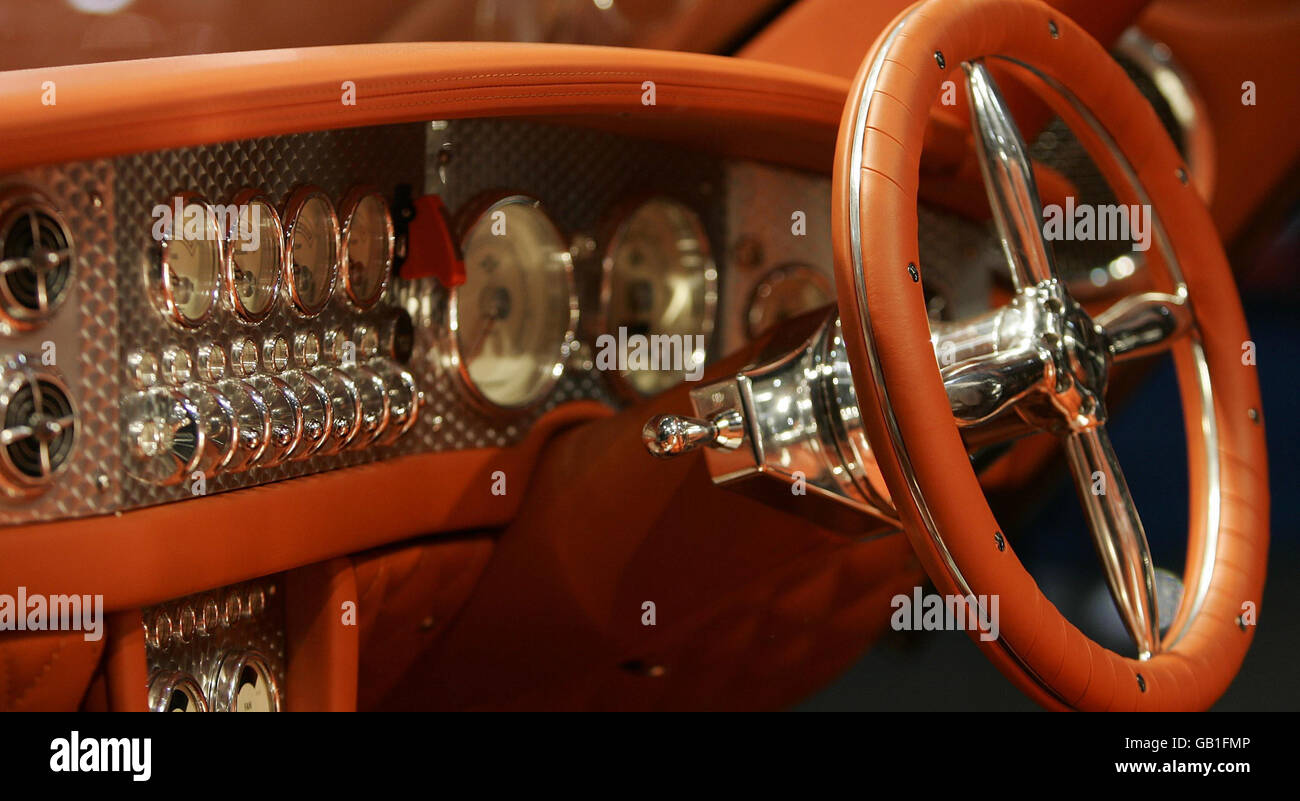 Dashboard dettaglio dello Spyker CH in esposizione al British International Motor Show 2008 all'Excel Centre di Londra. Foto Stock