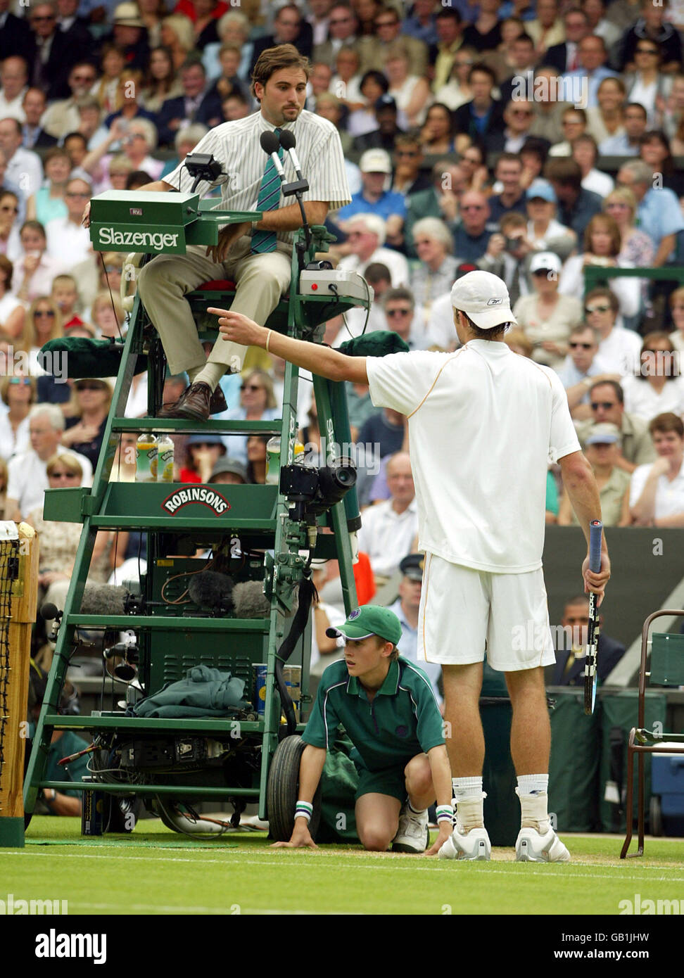 Tennis - Wimbledon 2003 - Semi-finale, Andy Roddick v Roger Federer Foto Stock