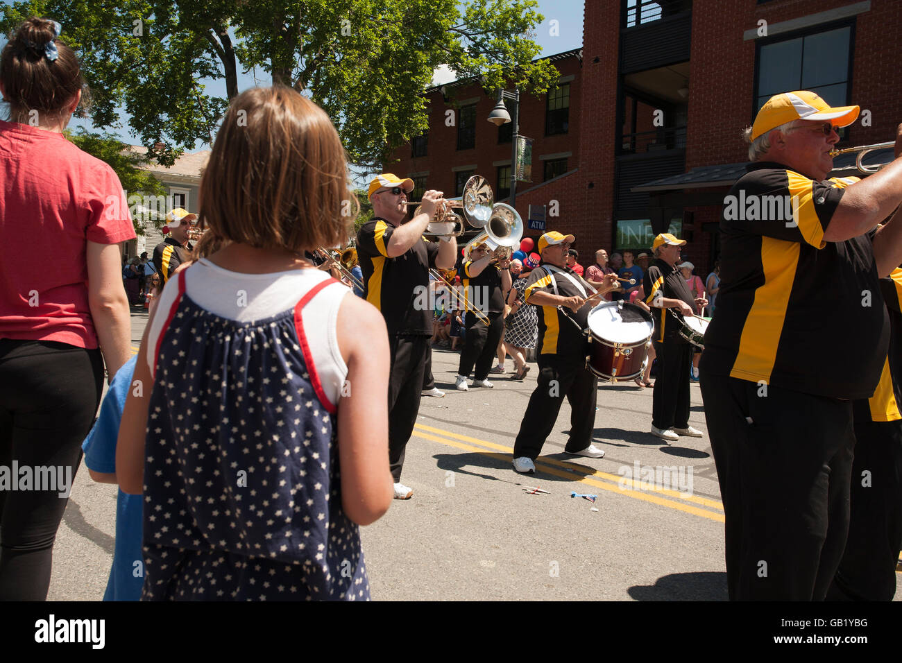 Il 4 luglio la celebrazione in Williamstown Massachusetts include una parata e galleggianti e bande. Foto Stock