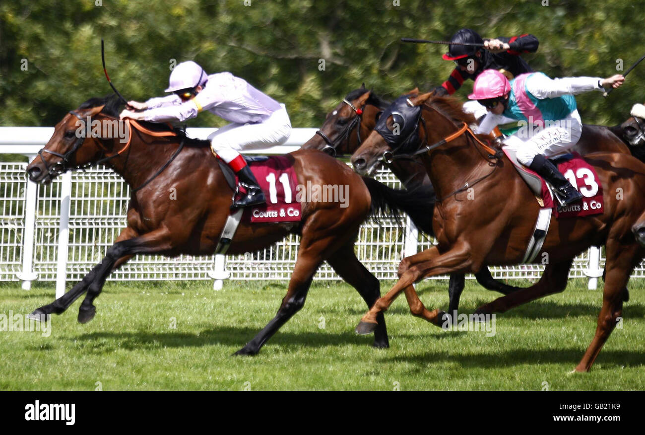 Corse di cavalli - Glorious Goodwood - Day Four - Goodwood Racecourse. Johnny Murtagh a cavallo icona anni Sessanta vince il Coutts Glorious Stakes a Goodwood Racecourse. Foto Stock