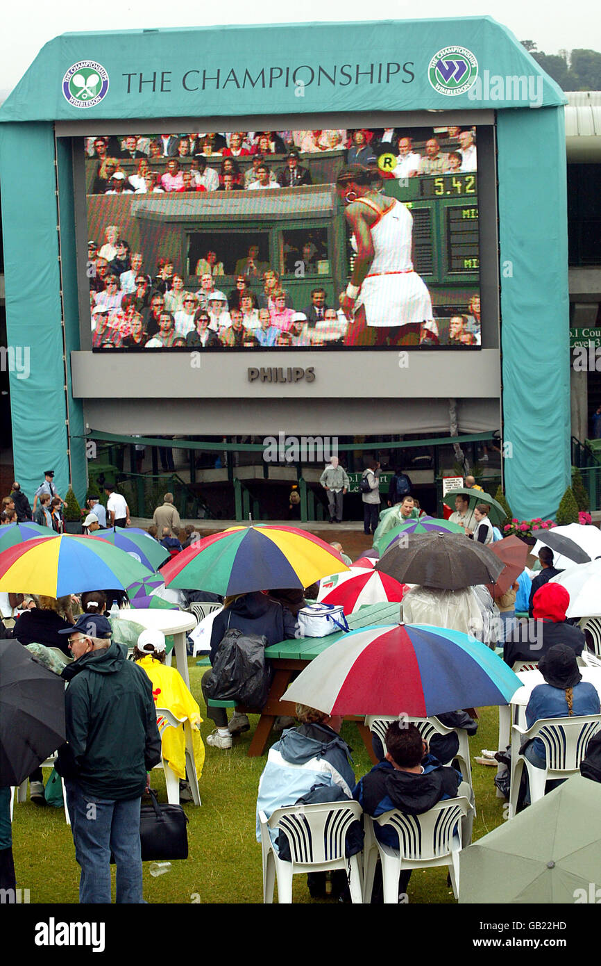 Tennis - Wimbledon 2003 - Semi finale - Justine Henin-Hardenne v Serena Williams Foto Stock