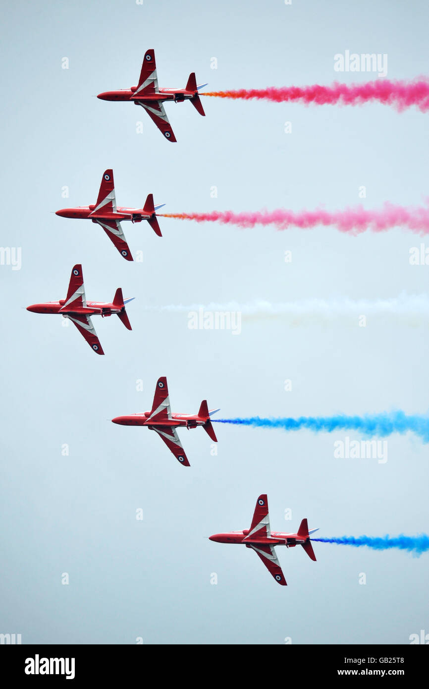 Le frecce rosse si esibiscono presso la Bristol Balloon Fiesta ad Ashton Court, Bristol. Foto Stock