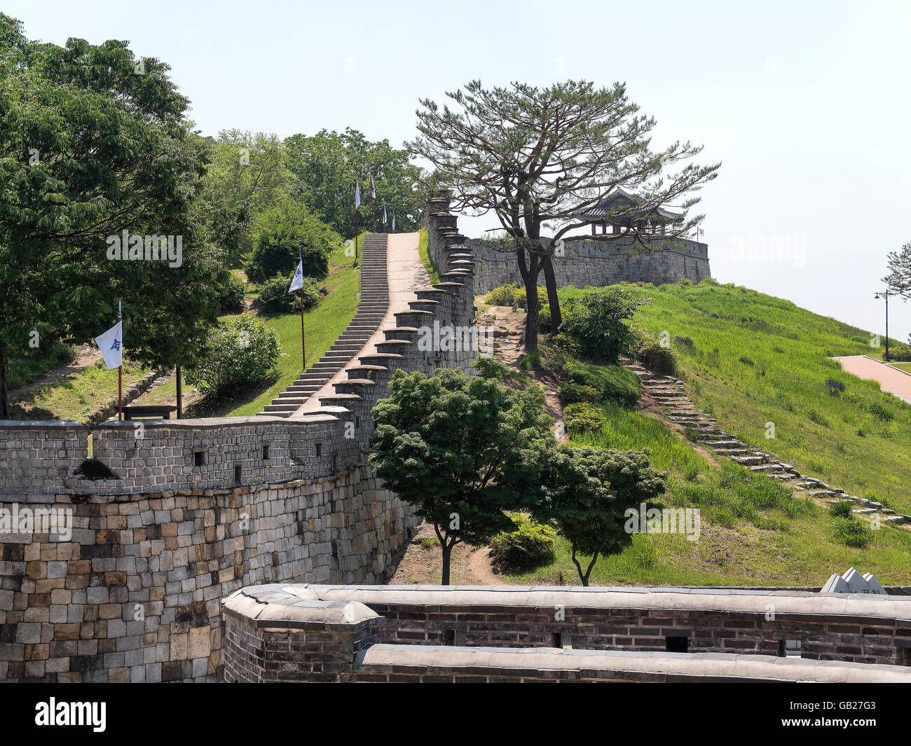 Parete vicino northgate Hwaseomun della Fortezza di Hwsaeong in Suwon, Provincia Gyeonggi-do, la Corea del Sud Asia, UNESCO patrimonio dell'umanità Foto Stock