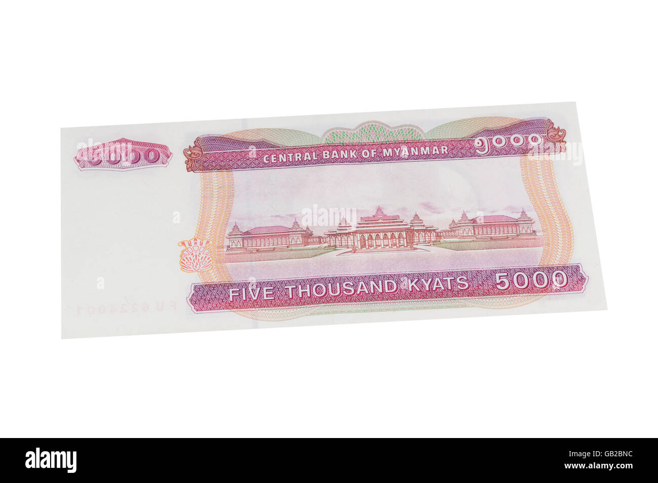 Myanmar cinque mila: L unità monetaria è il Kyat nota su sfondo bianco Foto Stock