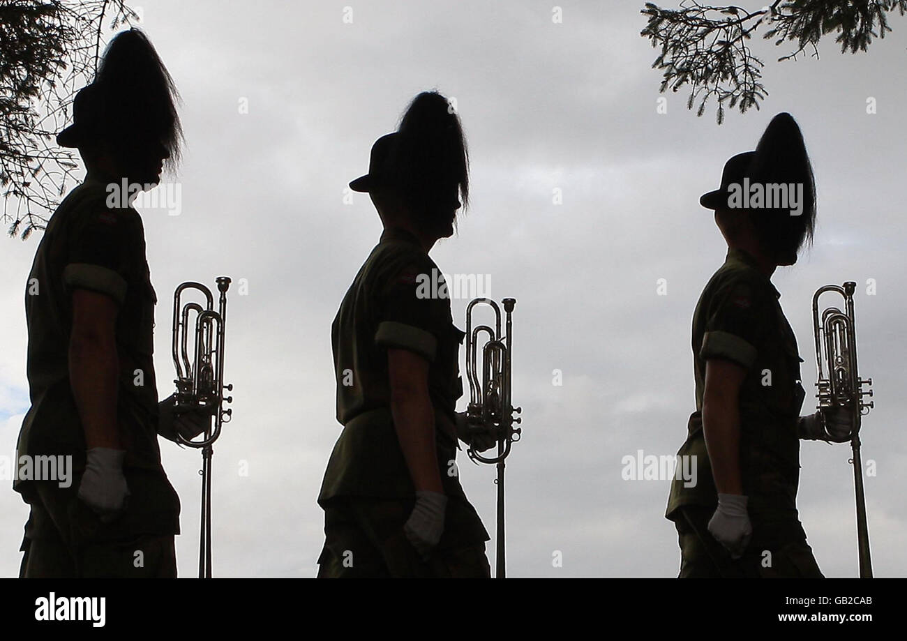 La Kings Guards Band e la Drill Team di Norvegia alle prove per il Tattoo militare di Edimburgo a Redford Barracks, Edimburgo. Foto Stock