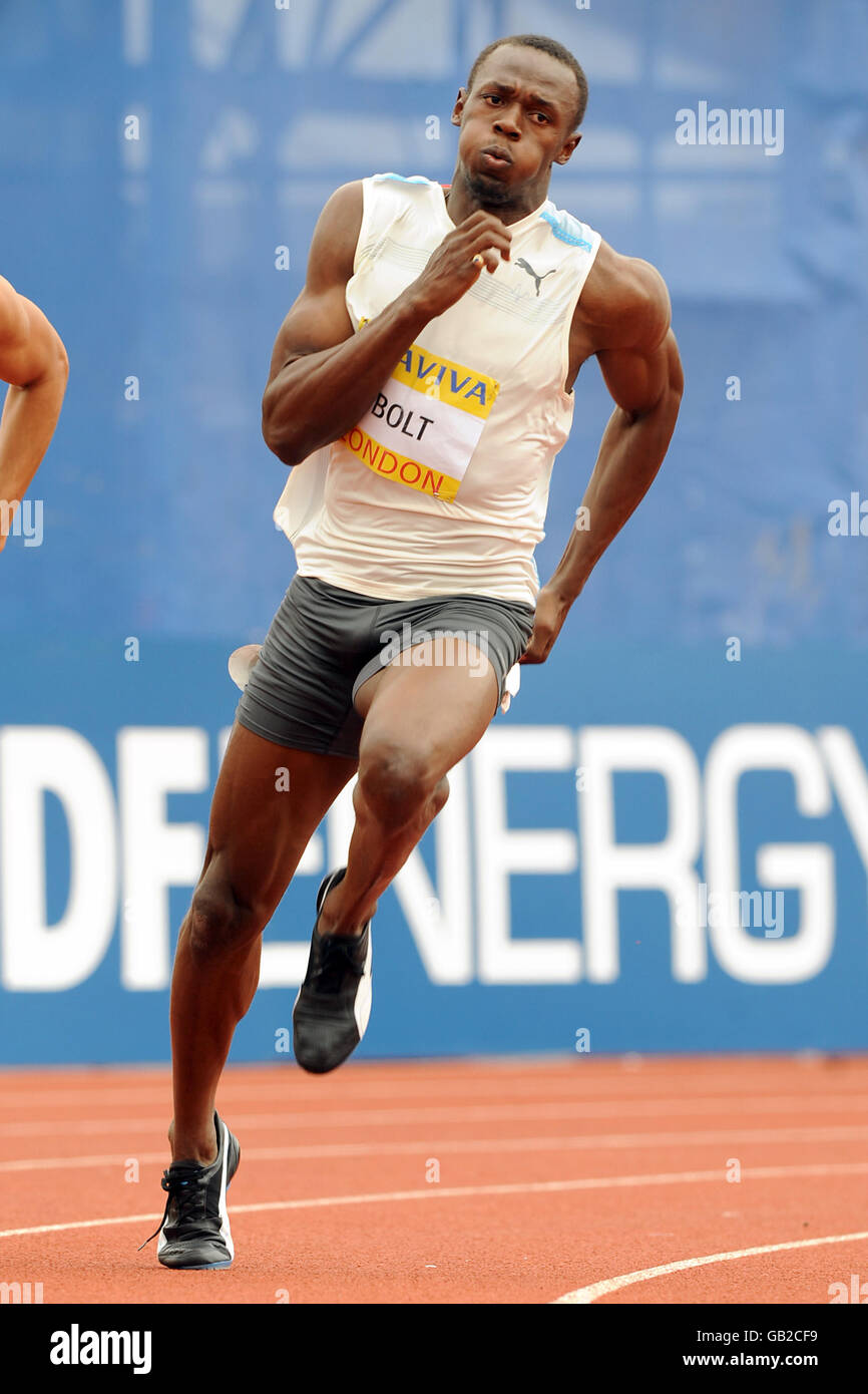 Usain Bolt della Giamaica compete nei 200m degli uomini a Crystal Palace National Sports Center Foto Stock